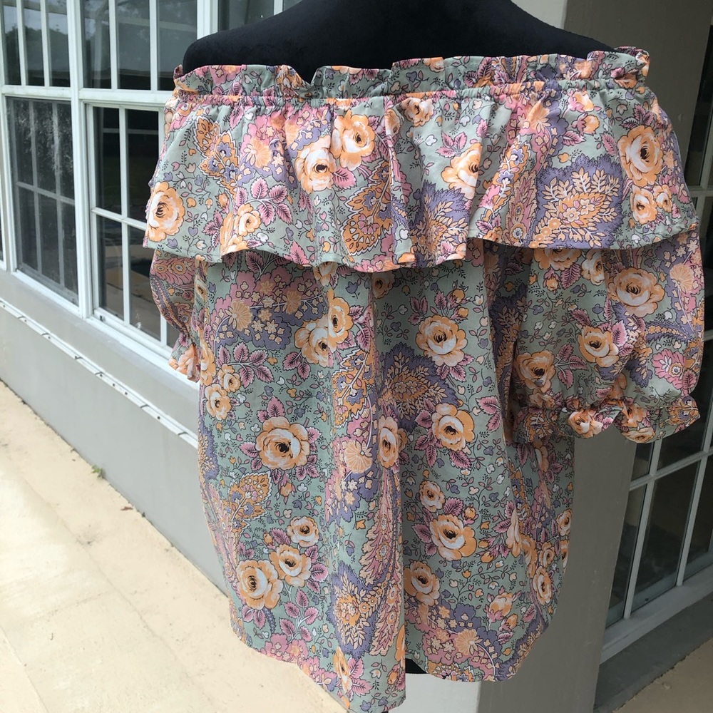 Good Luck Gem Ruffle Top - Picture 3 of 4